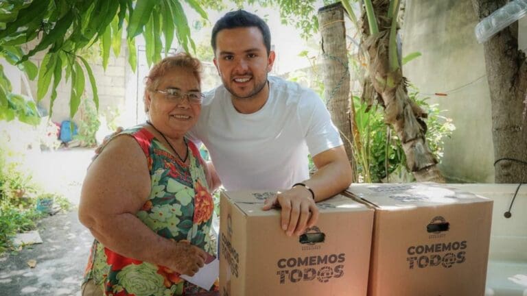 Entrega Pablo Bustamante Programas del Bienestar de forma directa y gratuita a familias cancunenses
