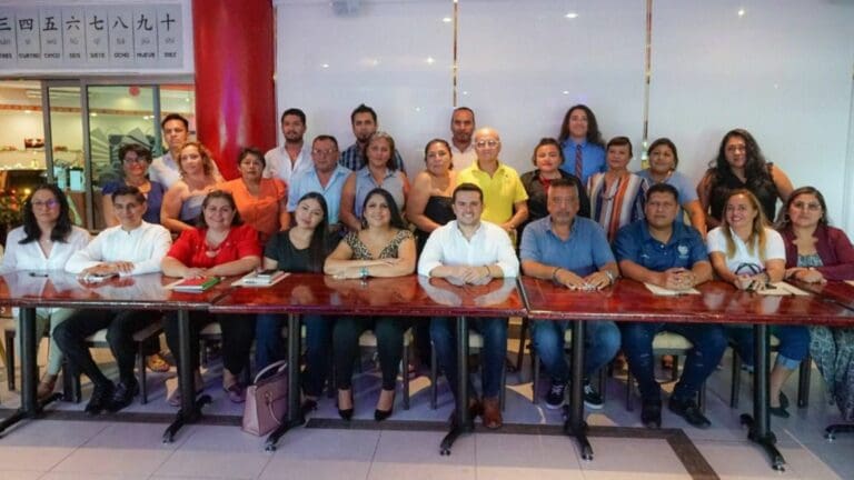 Se reúne Pablo Bustamante con representantes de más de 30 organizaciones civiles de Quintana Roo
