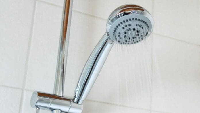 En Monterrey no hay agua suficiente. Tan es así que le han pedido a la gente que tarde solo tres minutos en bañarse.