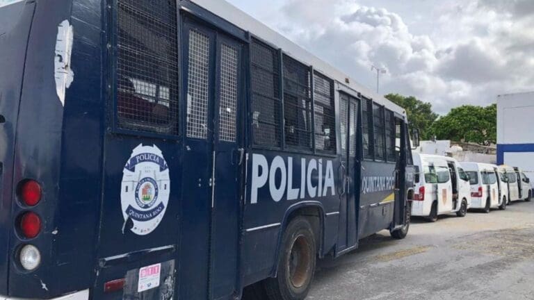 Rescatan a 57 migrantes originarios de la India en la Supermanzana 27 de Cancún