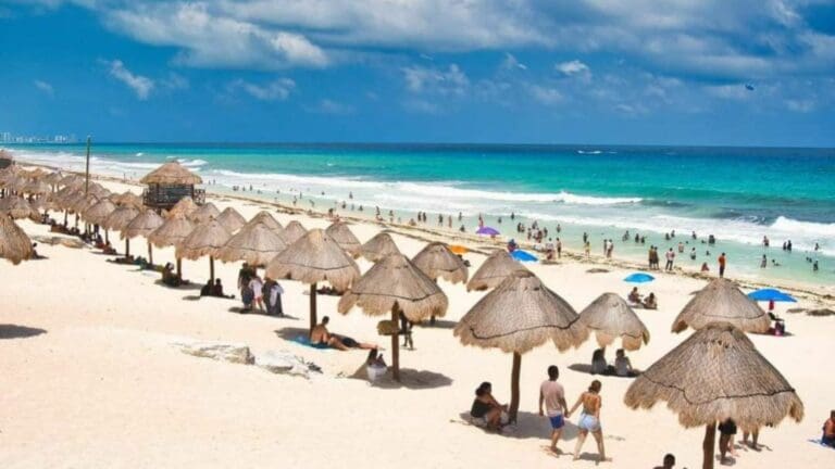 Decreto en playa Delfines no impedirá acceso a turistas, sólo evitará más construcciones en la zona