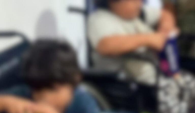 Tía y abuela se quedaron con la custodia de los dos menores abandonados en cine de Cancún