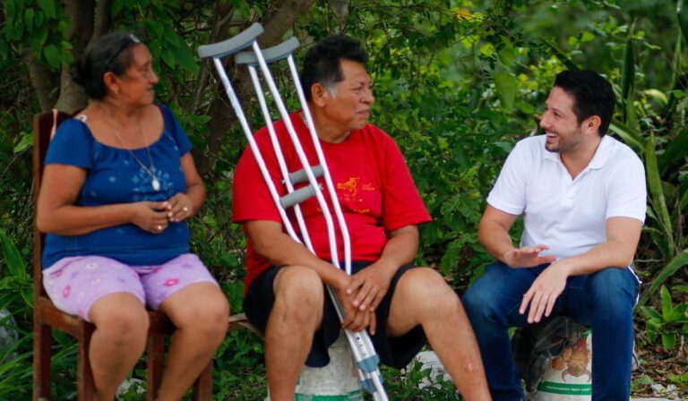 Se mantiene Renán Sánchez fiel al compromiso de estar cercano a los Cozumeleños