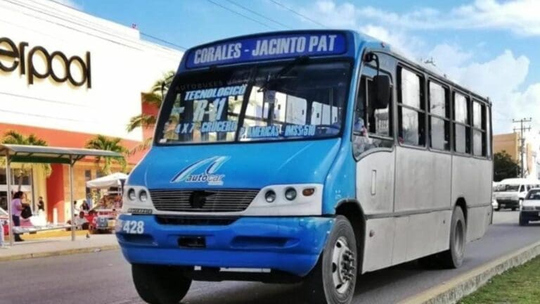 Ofrecen becas de transporte a estudiantes de Cancún por 35 pesos al mes