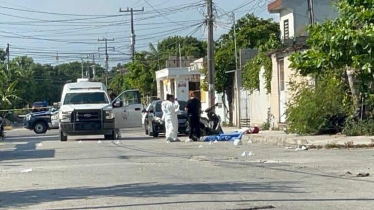 Ejecutan a pareja de motociclistas en la Región 236 de Cancún