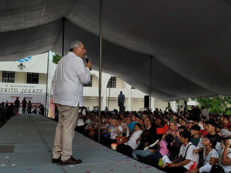 Desde Cancún, Adán Augusto criticó a Vicente Fox por pedir que dejen de apoyar a adultos mayores y que regrese la pensión de expresidentes.