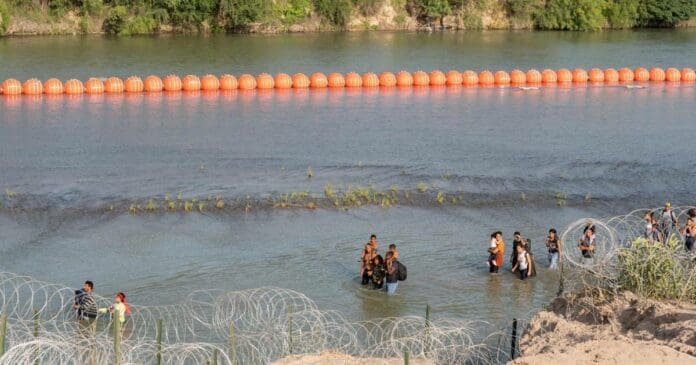 Hallan cadáver en el Río Bravo en la zona de boyas alambradas