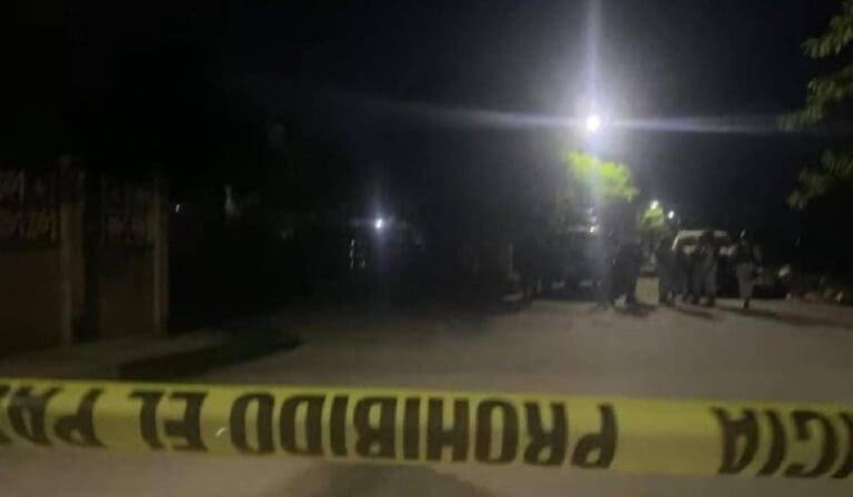 La noche de este lunes, dos menores de edad fueron asesinados en un domicilio ubicado en la Región 236 de Cancún.