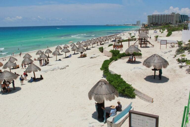 Playas de Cancún suman 43 galardones Blue Flag en la temporada 2023-2024