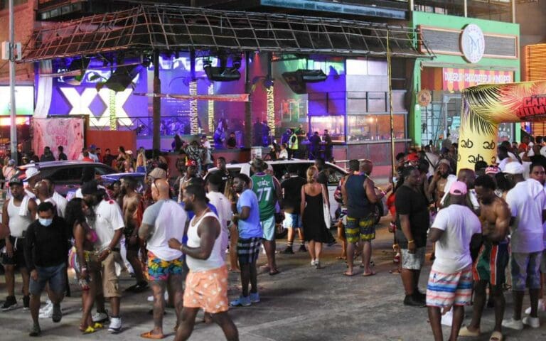 Reportan cierre de bares y restaurantes en Cancún por negarse a pagar derecho de piso