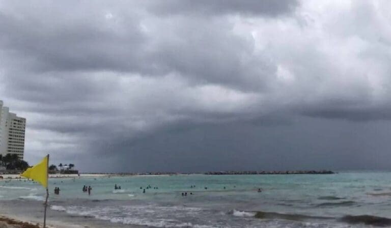 Se formó una nueva depresión tropical, es la "Quince". Podría volverse la tormenta "Nigel". Por ahora está muy lejos de la entidad.