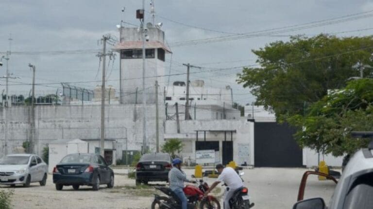 Separan del cargo a director del Cereso de Cancún; dejó entrar a grupo musical a fiesta de reo