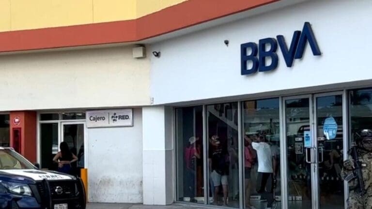 Roban 280 mil pesos a cuentahabiente en BBVA de la Multiplaza Kabah de Cancún