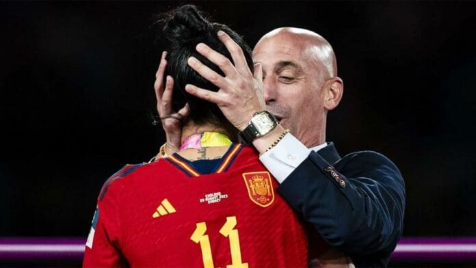 Jenni Hermoso denuncia a Luis Rubiales por el beso en la boca