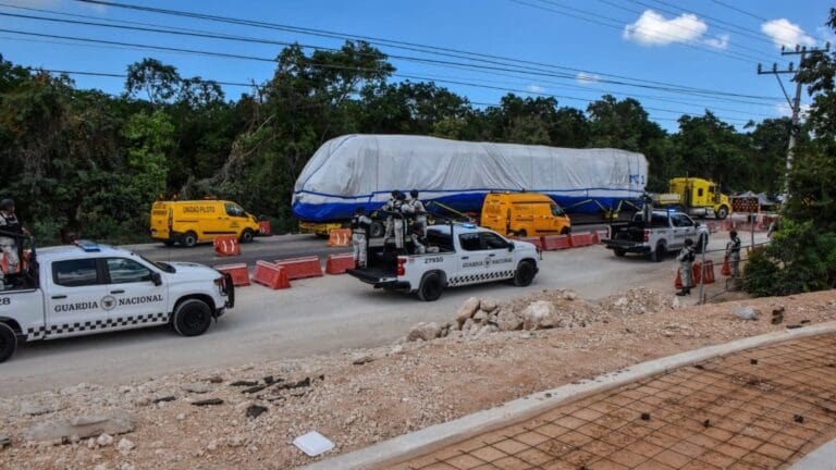 El segundo convoy con más vagones del Tren Maya arribó este martes a Cancún, tal como se había dado a conocer el lunes.
