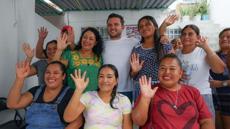 Lleva Pablo Bustamante programas del bienestar a mujeres y sus familias