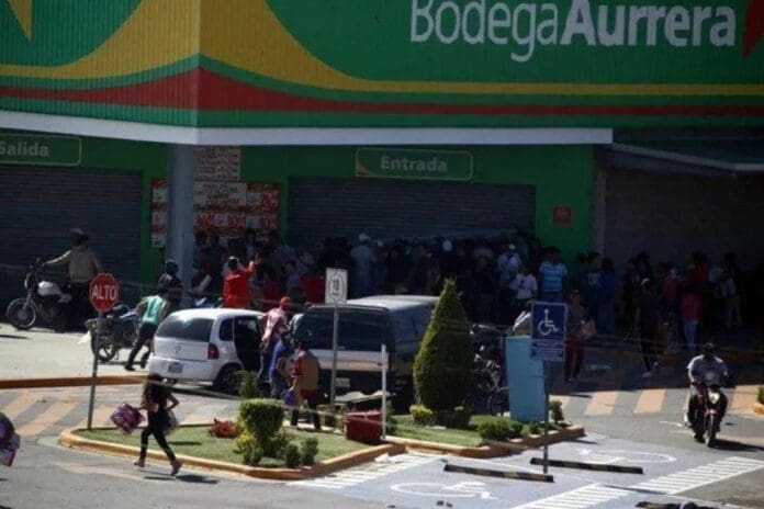 Saquean Bodega Aurrera en Baja California por huracán Norma