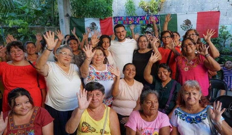 Dan programas sociales independencia económica a mujeres cancunenses: Pablo Bustamante