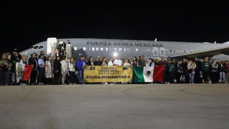 Ya llegaron a suelo mexicano los primeros quintanarroenses que fueron rescatados en la zona de Israel. Pronto arribarán más.