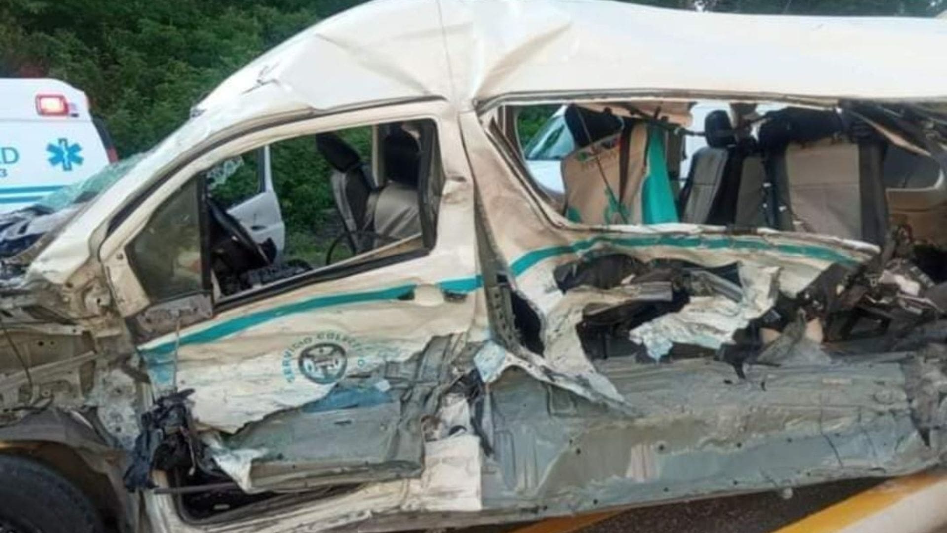 Tras el accidente del fin de semana, el dirigente de los taxistas de Playa del Carmen dijo que la van no tenía sobrecupo.