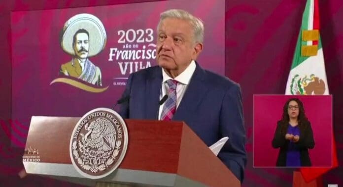 AMLO se dijo contento luego de que los ministros de la Corte avalaran la entrega de los libros de texto en Chihuahua.