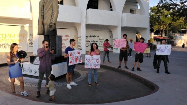 En Cancún pasó prácticamente desapercibida la conmemoración del 2 de octubre, ya que apenas acudieron unas 30 personas.