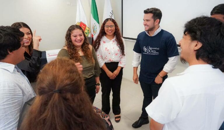 Jóvenes universitarios de Cancún se suman al bienestar: Pablo Bustamante