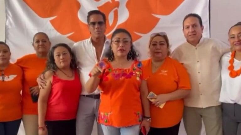 El actor y empresario Roberto Palazuelos comenzó su precampaña desde Cancún y rodeado de mujeres de su partido.