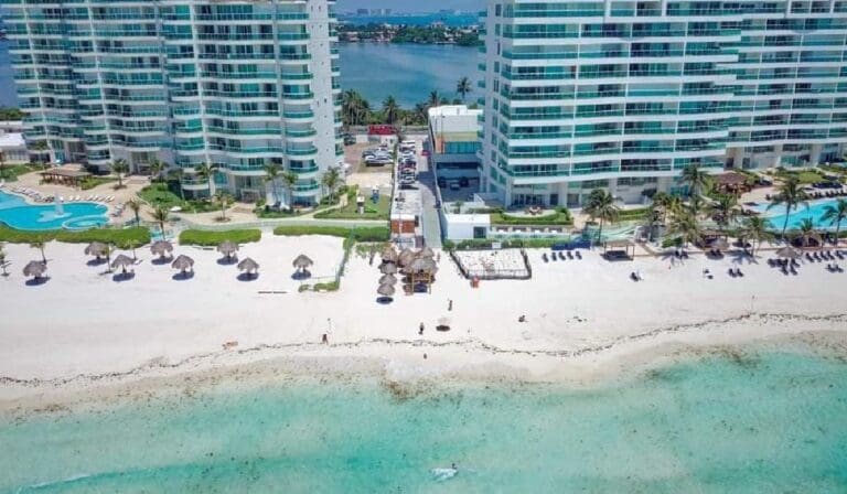 Ya que los municipios se harán cargo de los centros creados por Fonatur, se propone que la Zona Hotelera de Cancún se vuelva una alcaldía.