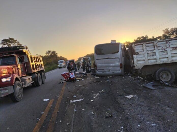Video: Accidente en la carretera Escárcega-Chetumal deja saldo de seis fallecidos y 23 heridos