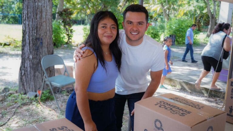 A ras de piso, atiende Pablo Bustamante a mujeres y familias cancunenses