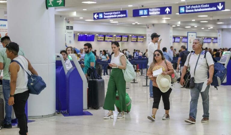 Hasta 22 vuelos demorados hacia y desde Cancún por banco de niebla en Cdmx