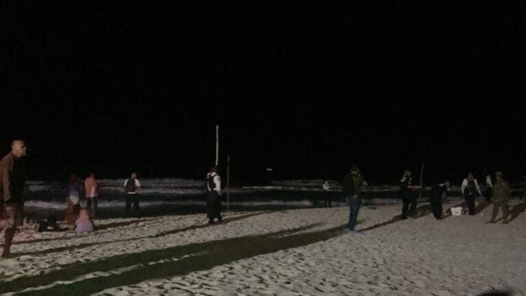 Una persona murió ahogada en la playa Gaviota Azul de Cancún. Resultó un elemento que era parte de la Guardia Nacional.