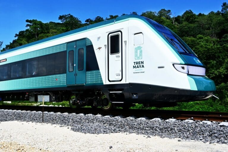 Pasajeros que iban a viajar a Cancún quedaron varados en Palenque tras falla del Tren Maya