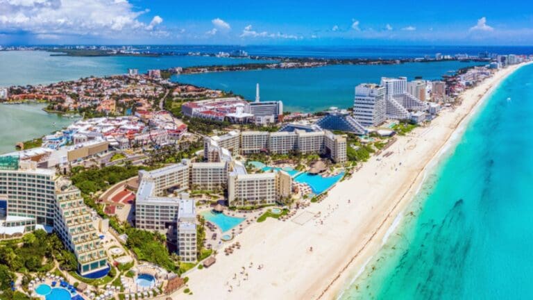 Gobierno estatal y el municipio se harán cargo de la Zona Hotelera de Cancún tras salida de Fonatur