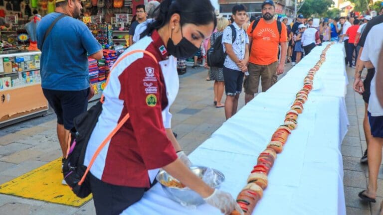 Quinta Avenida de Playa del Carmen tendrá megarosca de Reyes de 300 metros Quinta Avenida de Playa del Carmen tendrá megarosca de Reyes de 300 metros