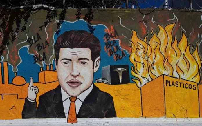 Video: Borran mural con crítica al gobierno de Samuel García y Luis Colosio