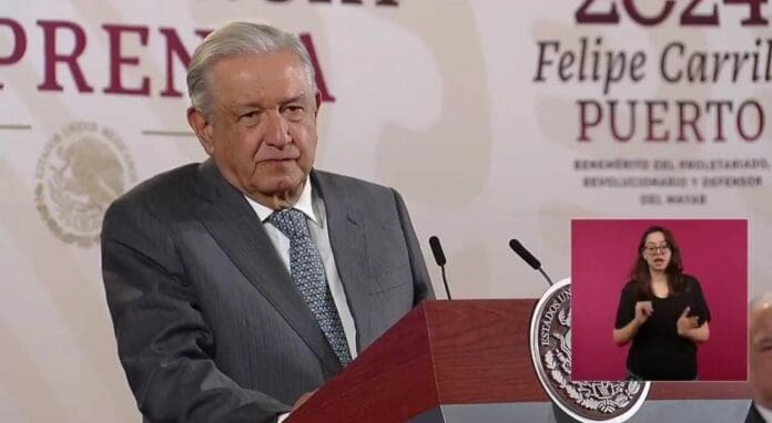 Durante la mañanera de AMLO se reveló que el empresario Ricardo Salinas Pliego debe más de 67 mil millones de pesos al SAT.