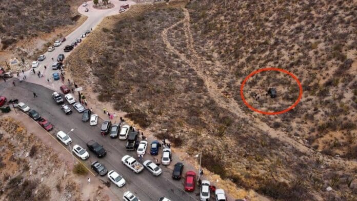 Video: Vehículo cae a barranco a un costado del mirador escénico de San Carlos, Sonora