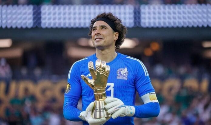 Guillermo Ochoa, portero mexicano que va a descender con el Salernitana de la Serie A de Italia, no iría a la Copa América.