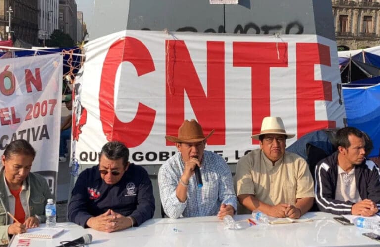 Video: CNTE denuncia que la continuación del diálogo depende de que permitan acto de Claudia Sheinbaum en el Zócalo Video: CNTE denuncia que la continuación del diálogo depende de que permitan acto de Claudia Sheinbaum en el Zócalo