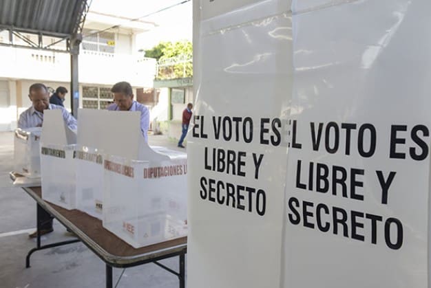 Video: Hombres armados roban urnas y boletas electorales en Puebla