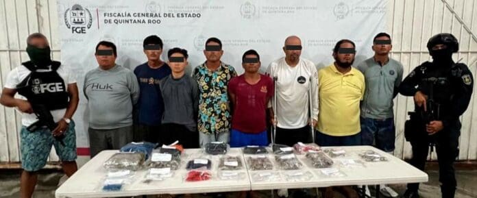 Mediante un operativo, detienen a 24 presuntos narcomenudistas en la Zona Hotelera de Cancún con mil 867 dosis.