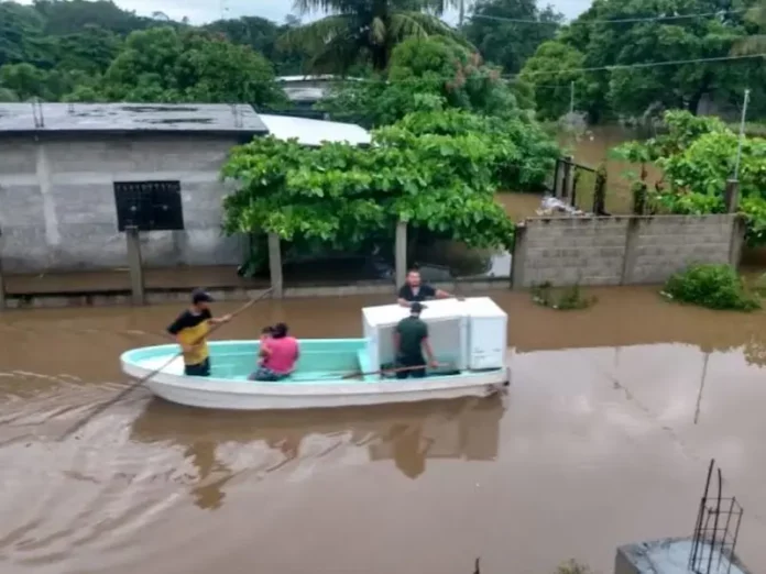 Se desbordan tres ríos en Oaxaca y dejan mil 500 casas inundadas