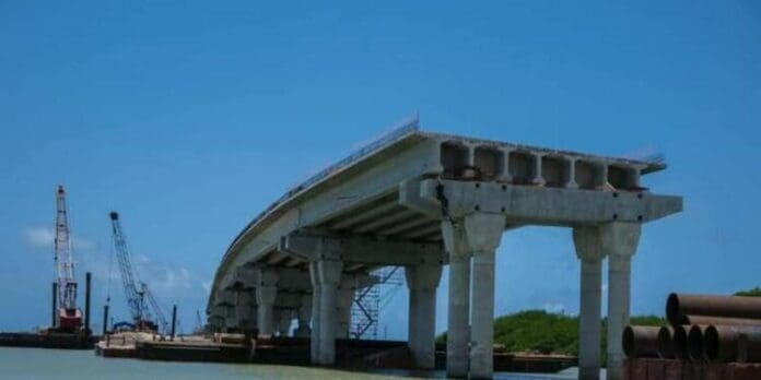 Denuncian pescadores de Puerto Juárez adeudos de ICA y del sindicato CATEM por obras del Puente Nichupté