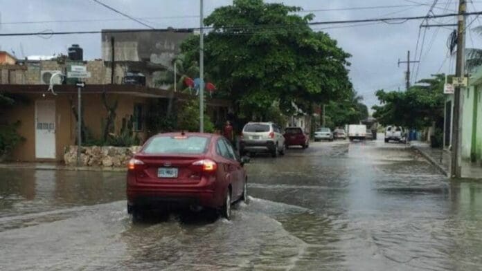 Remanentes de la onda tropical 9 mantendrán las lluvias en Playa del Carmen, destaca meteorólogo