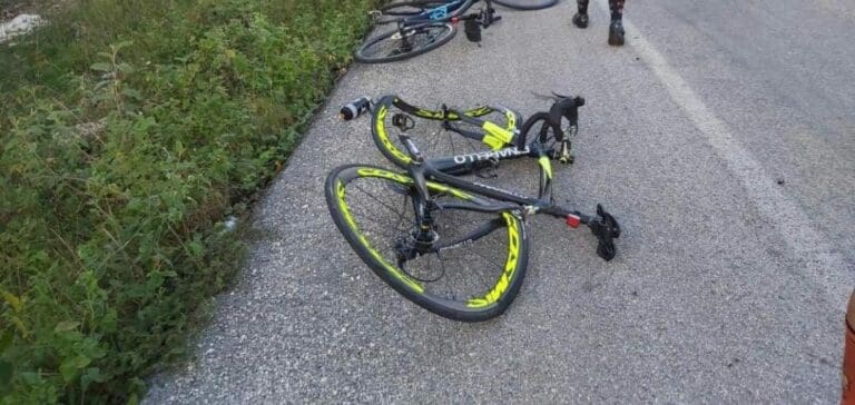 Un automovilista arrolló a un grupo de ciclistas la mañana de este domingo 14 de julio en Cancún, sobre la carretera 307.
