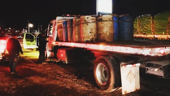 Recuperan más de cinco mil litros de combustible robado y aseguran una camioneta abandona