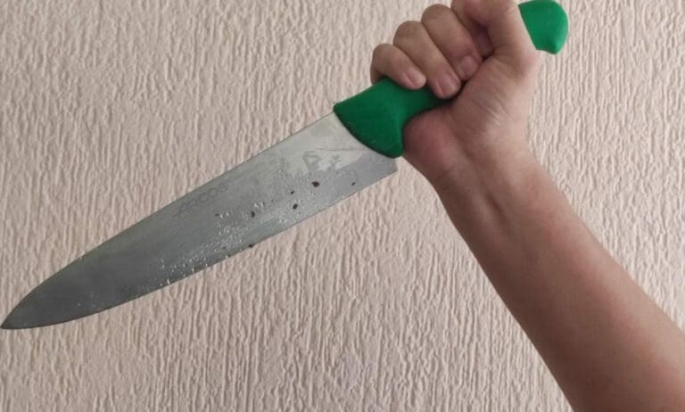 Un sujeto en estado de ebriedad fue reportado por vecinos de la Región 95 de Cancún luego de que amenazara a su familia.