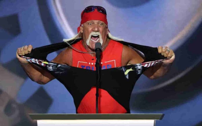 Hulk Hogan se rompe la camisa y clama que Trump es su héroe